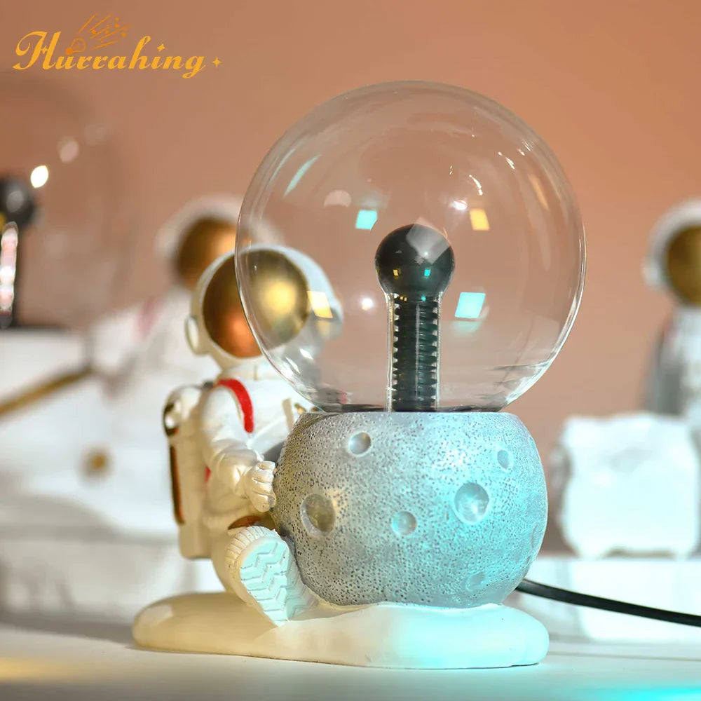 Plazmowa lampa z astronautą